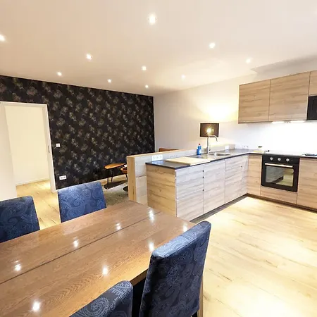 아파트 Apartmenthaus 1 *